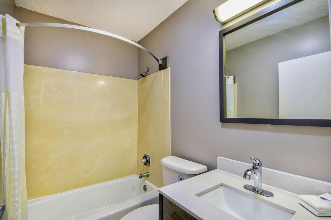 Motel 6 Jeffersonville, In المظهر الخارجي الصورة